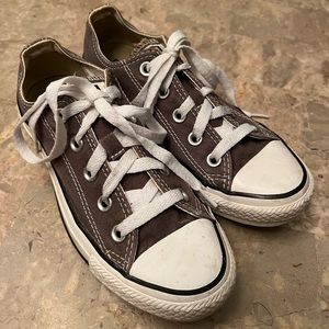 Converse Chuck Taylor Classic low tops Women’s 5